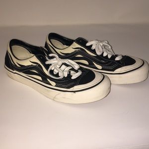 Like new black and white flame vans